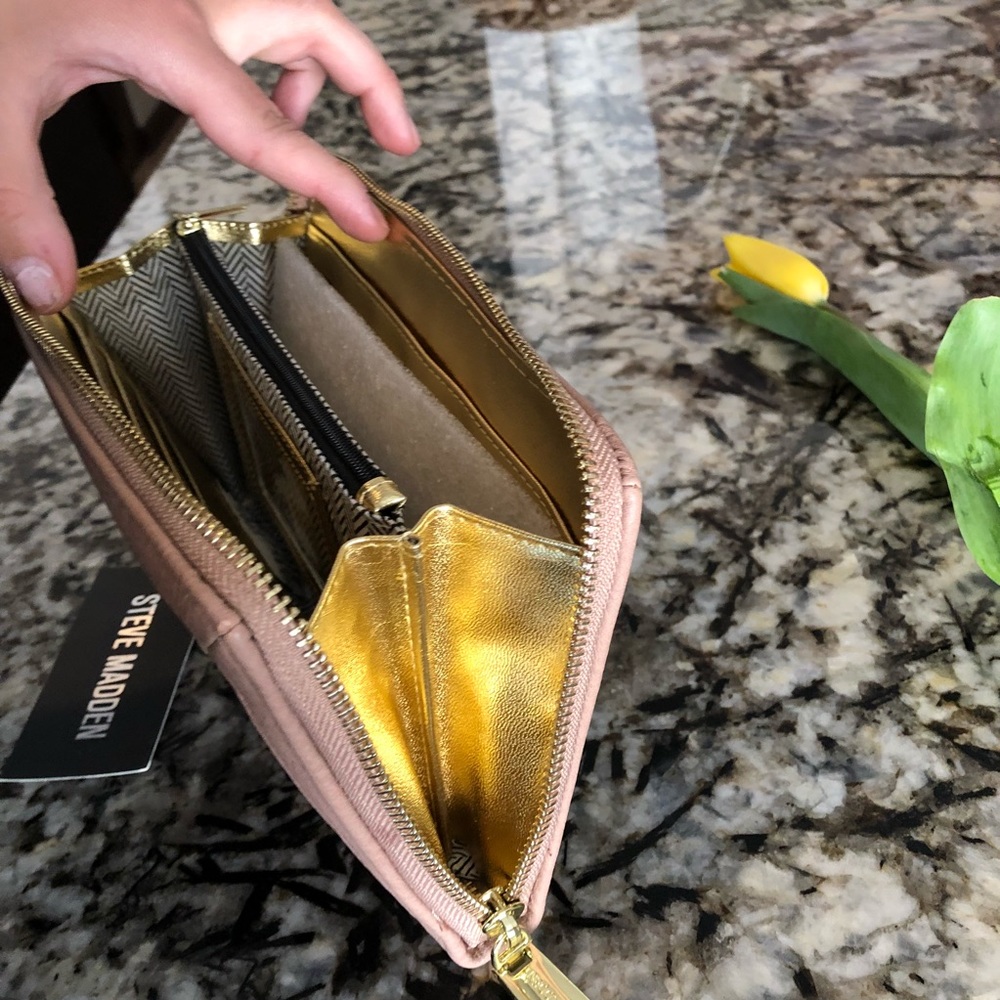 Brand New Steve Madden Wallet - Picture 4 of 8